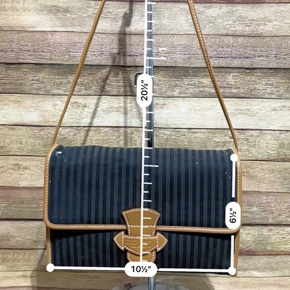 Fendi Vintage Roma Crossbody - Picture 6 of 12